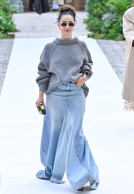 lenactue's tweet photo. Lena Mahfouf au défilé Victoria Beckham ! #FashionWeek https://t.co/WCNyjbzZOA
