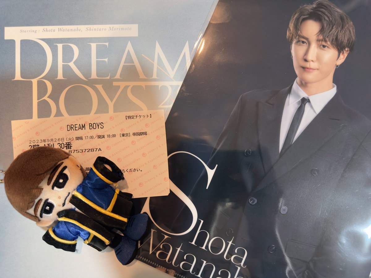 Chants21th's tweet photo. 💙 Dream Boys •26 Sep 2023• 💚
เป็นการมาดูละครเวทีญี่ปุ่นครั้งแรก ดีใจสุดๆ คือล็อตโต้ได้เองด้วย ที่นั่งก็ดีมากๆ ถึงจะนั่งชั้น 2 แต่ไม่ได้แย่เลย เห็นภาพรวมการแสดงทั้งหมด ด้วยความสเกลของโรงละครไม่ได้ใหญ่มาก ก็คือเห็นเมน💙แบบโฟร์ดี ชัดแบบ… น้ำตาจิไหล 🥹 โครตรู้สึกคอมพลีทเลย 🤩 https://t.co/EiZRzNiWLG