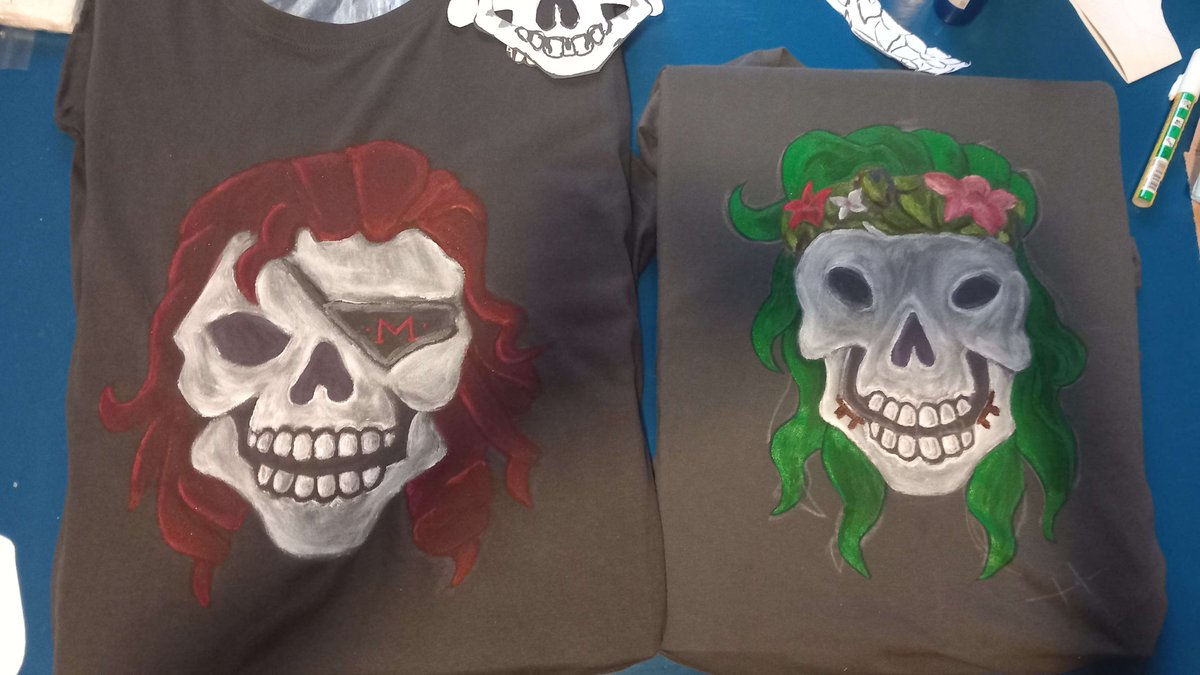 By the way, did I share the shirts I made for <a href="/MuffinMcTuffin/">MuffinMcTuffin ~ #BringSoTfest24ToLeeds ☠️</a> and <a href="/_leichi/">Lei</a> of their pirates but skeletons? No? Okay. 

#BeMorePirate #SeaOfThieves <a href="/SeaOfThieves/">Sea of Thieves</a> #SeaOfThievesCommunityWeekend