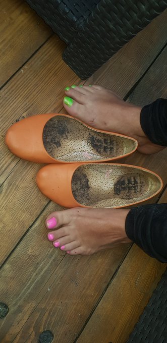 Foot pics of the day #feet #feetfetish #flatshoes #wornshoes RT if u want smell and lick my feet and<a href="/tag/feet"class="tags">#feet</a><a href="/tag/feetfetish"class="tags">#feetfetish</a><a href="/tag/flatshoes"class="tags">#flatshoes</a><a href="/tag/wornshoes"class="tags"><span>#wornshoes</span></a>