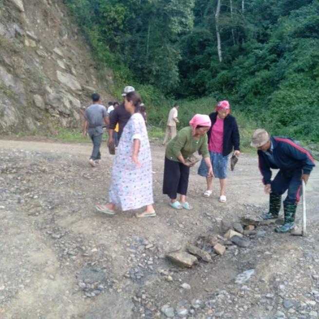 As part of the observation of Swachhta Hi Seva, staff and SHGs across the State participate in cleanliness and sanitation drives. October 1 being a Sunday, the State government took the noble decision to observe the event a day early. @mygovnagaland @day_nrlm #mord #nsrlm