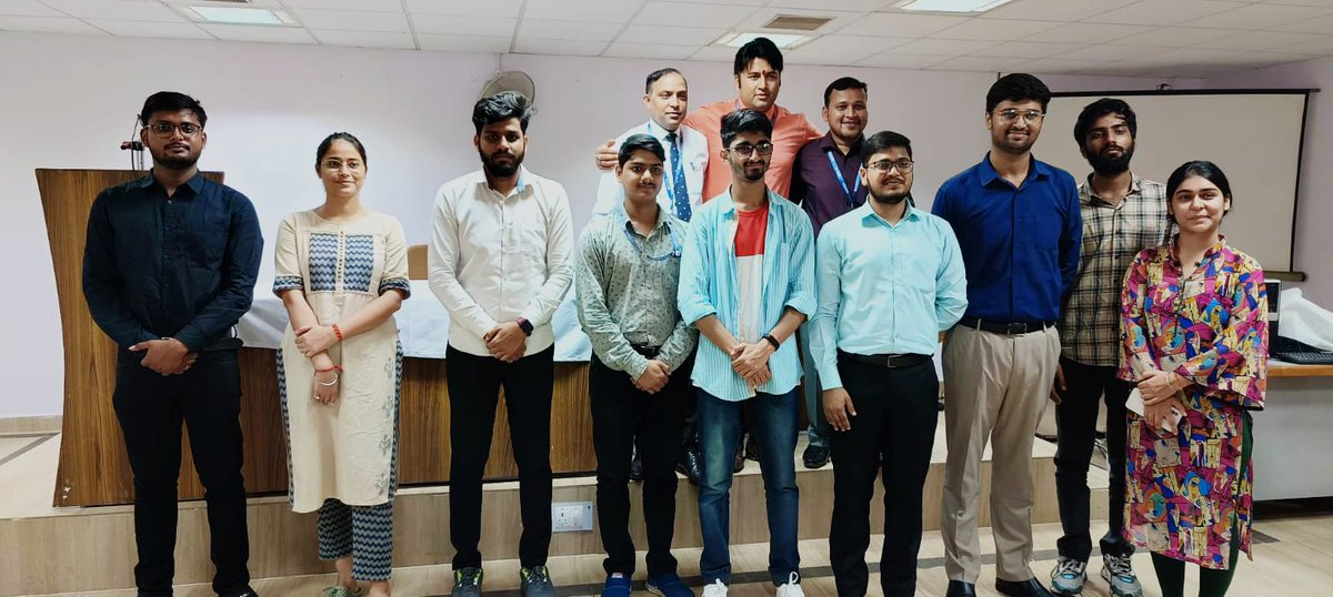 LuPlacement's tweet photo. "लखनऊ विश्वविद्यालय के सेंट्रल प्लेसमेंट सेल ने कल की कैंपस प्लेसमेंट ड्राइव में 55 छात्रों का चयन किया। इस ड्राइव में एचडीएफसी बैंक ने 9 छात्रों को चयनित किया।

कुलपति ने सभी चयनित छात्रों को शुभकामनाएं भेजी हैं।

निदेशिका
सीपीसी
लखनऊ विश्वविद्यालय" https://t.co/mVIKtp9NDv