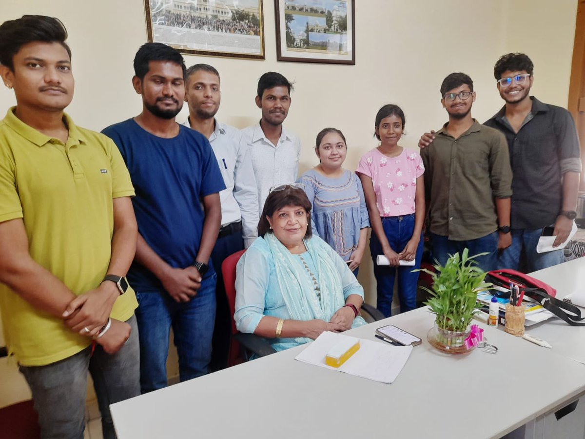 LuPlacement's tweet photo. "लखनऊ विश्वविद्यालय के सेंट्रल प्लेसमेंट सेल ने कल की कैंपस प्लेसमेंट ड्राइव में 55 छात्रों का चयन किया। इस ड्राइव में एचडीएफसी बैंक ने 9 छात्रों को चयनित किया।

कुलपति ने सभी चयनित छात्रों को शुभकामनाएं भेजी हैं।

निदेशिका
सीपीसी
लखनऊ विश्वविद्यालय" https://t.co/mVIKtp9NDv