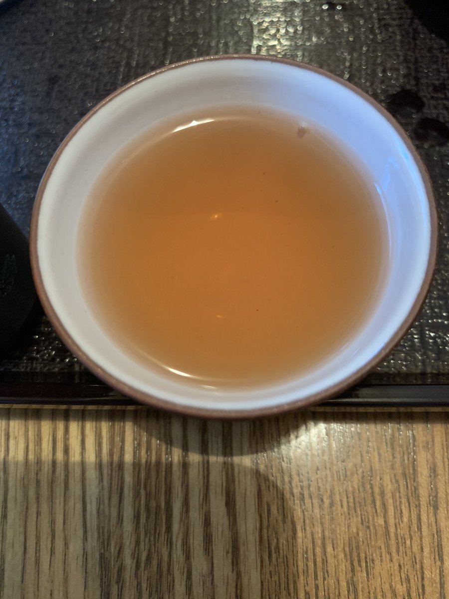 近頃、お茶はゴグゴグ飲んでいるので、茶杯で飲むと飲み足りない。