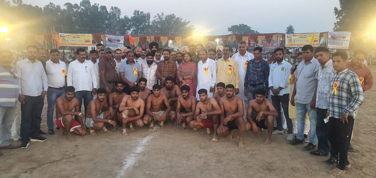 Rajinderpalkau3's tweet image. ਸ਼੍ਰੀ ਮੁਨੀ ਕੁਲਤਾਰਣ ਤੀਰਥ ਮੇਲੇ ਦਾ ਆਯੋਜਨ ਕੀਤਾ ਗਿਆ ਜਿਸ ਵਿੱਚ 32ਵੀਂ ਓਪਨ ਸਰਕਲ ਕੱਬਡੀ ਪ੍ਰਤੀਯੋਗਿਤਾ 2023 ਵਿੱਚ ਮੇਰੇ ਵੱਲੋਂ ਮੁੱਖ ਮਹਿਮਾਨ ਦੇ ਤੌਰ ਤੇ ਸ਼ਿਰਕਤ ਕੀਤੀ ਗਈ। ਜਿੱਥੇ ਮੈਨੂੰ ਬਹੁਤ ਮਾਨ-ਸਨਮਾਨ ਨਾਲ ਨਵਾਜ਼ਿਆ ਗਿਆ। 
..
..
#MLA2023 #AAPPunjab #punjab #ludhianacity #mlarajinderpalkaurchhina