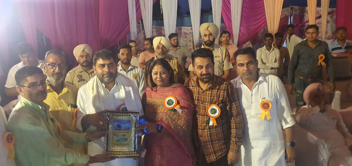 Rajinderpalkau3's tweet image. ਸ਼੍ਰੀ ਮੁਨੀ ਕੁਲਤਾਰਣ ਤੀਰਥ ਮੇਲੇ ਦਾ ਆਯੋਜਨ ਕੀਤਾ ਗਿਆ ਜਿਸ ਵਿੱਚ 32ਵੀਂ ਓਪਨ ਸਰਕਲ ਕੱਬਡੀ ਪ੍ਰਤੀਯੋਗਿਤਾ 2023 ਵਿੱਚ ਮੇਰੇ ਵੱਲੋਂ ਮੁੱਖ ਮਹਿਮਾਨ ਦੇ ਤੌਰ ਤੇ ਸ਼ਿਰਕਤ ਕੀਤੀ ਗਈ। ਜਿੱਥੇ ਮੈਨੂੰ ਬਹੁਤ ਮਾਨ-ਸਨਮਾਨ ਨਾਲ ਨਵਾਜ਼ਿਆ ਗਿਆ। 
..
..
#MLA2023 #AAPPunjab #punjab #ludhianacity #mlarajinderpalkaurchhina