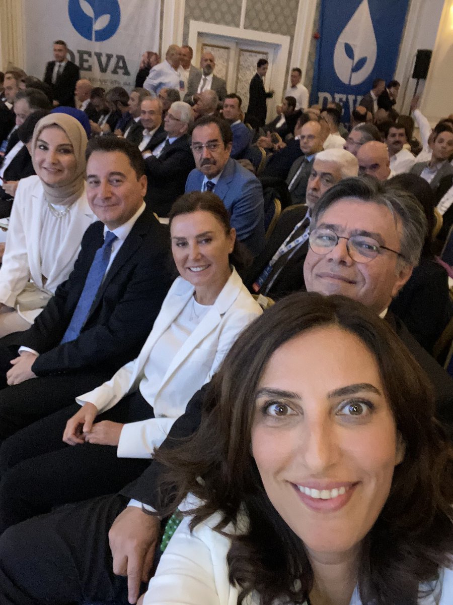 İlk günkü heyecanla💧

Selfie çekmeyi unutmuşum, üzerinde biraz çalışsam iyi olacak😉 

<a href="/hatipoglupaysun/">Aysun Hatipoglu Potgieter</a> <a href="/C_Karlitekin/">Dr. Candan Karlıtekin</a>