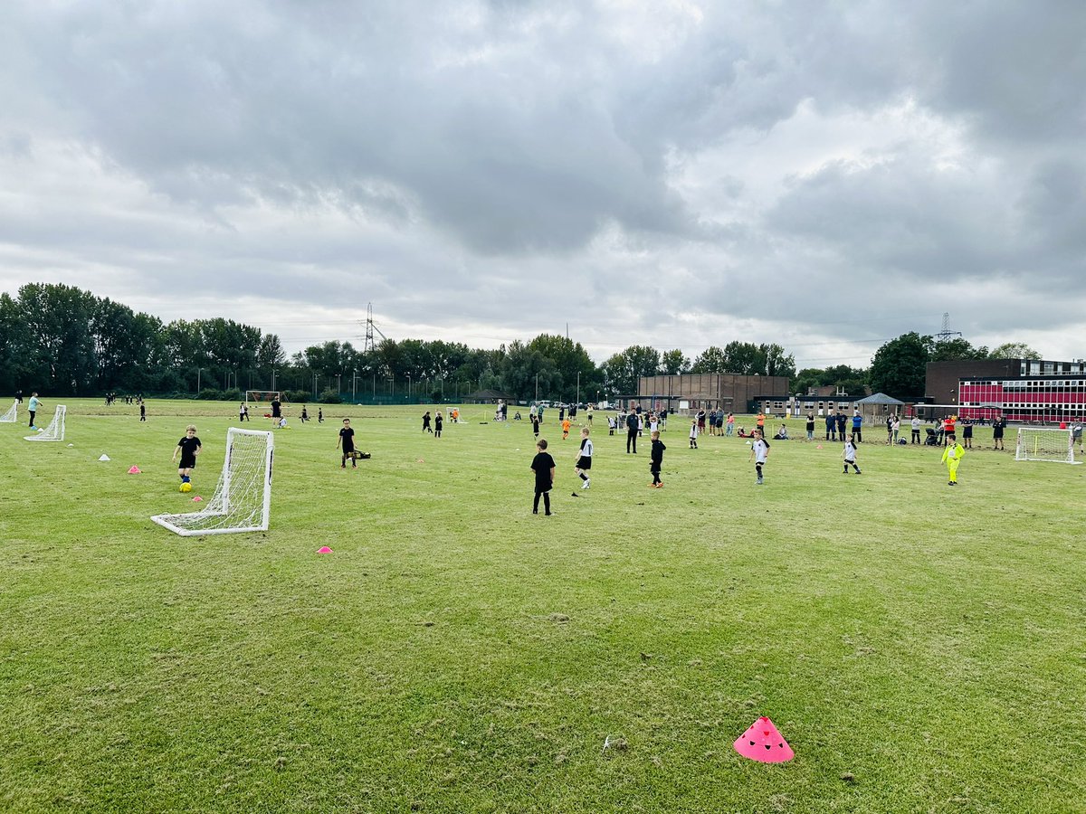 ChanPakSoon's tweet photo. Great first month for the Pre-Academy season. Lots of variety, variation and volume of games  - 3v3, 4v4, 5v5 &amp; 6v6 from indoor hard court, grass and 3G pitches. https://t.co/DZkZXP6YgJ