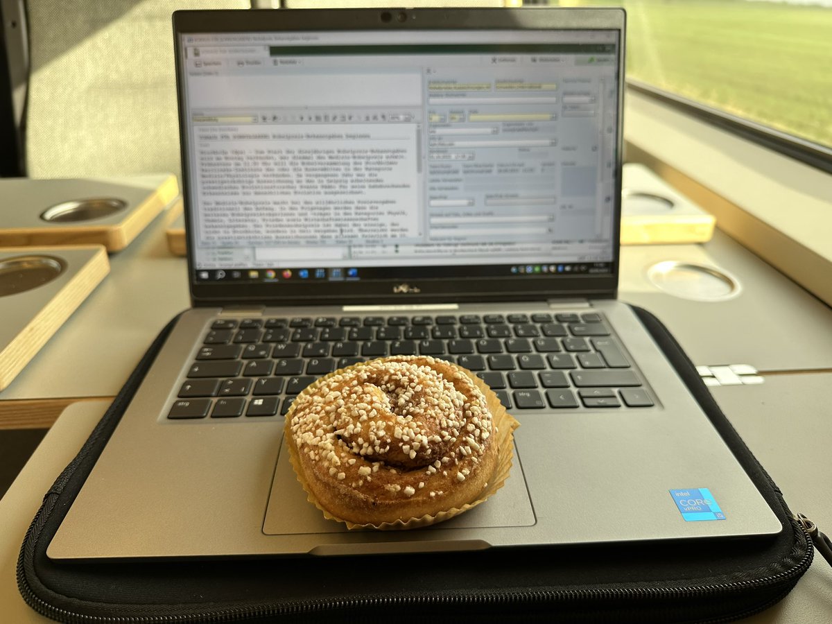 Es ist wieder diese ganz bestimmte Zeit des Jahres: Am Mittwoch wird in Schweden wieder #KanelbullensDag gefeiert, der alljährliche Tag der hochverehrten Zimtschnecke. Und Nobelpreise werden ab Montag auch noch vergeben - <a href="/dpa/">dpa</a> ist natürlich vor Ort dabei. #dpareporter