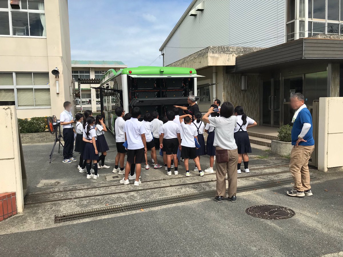 bankou42842707's tweet photo. アルファバス 小学校での試乗体験②
https://t.co/xUqF8ZYfuY
https://t.co/9N1UqYvGHF
#電気バス #アルファバス #alfabus #ElectricBus #路線バス #観光バス #Jバス #日野自動車 #いすゞ #ふそう #HINO #ISUZU #FUSO #Youtube #photo #bus #バス #陸送 https://t.co/OmI05L1c9J