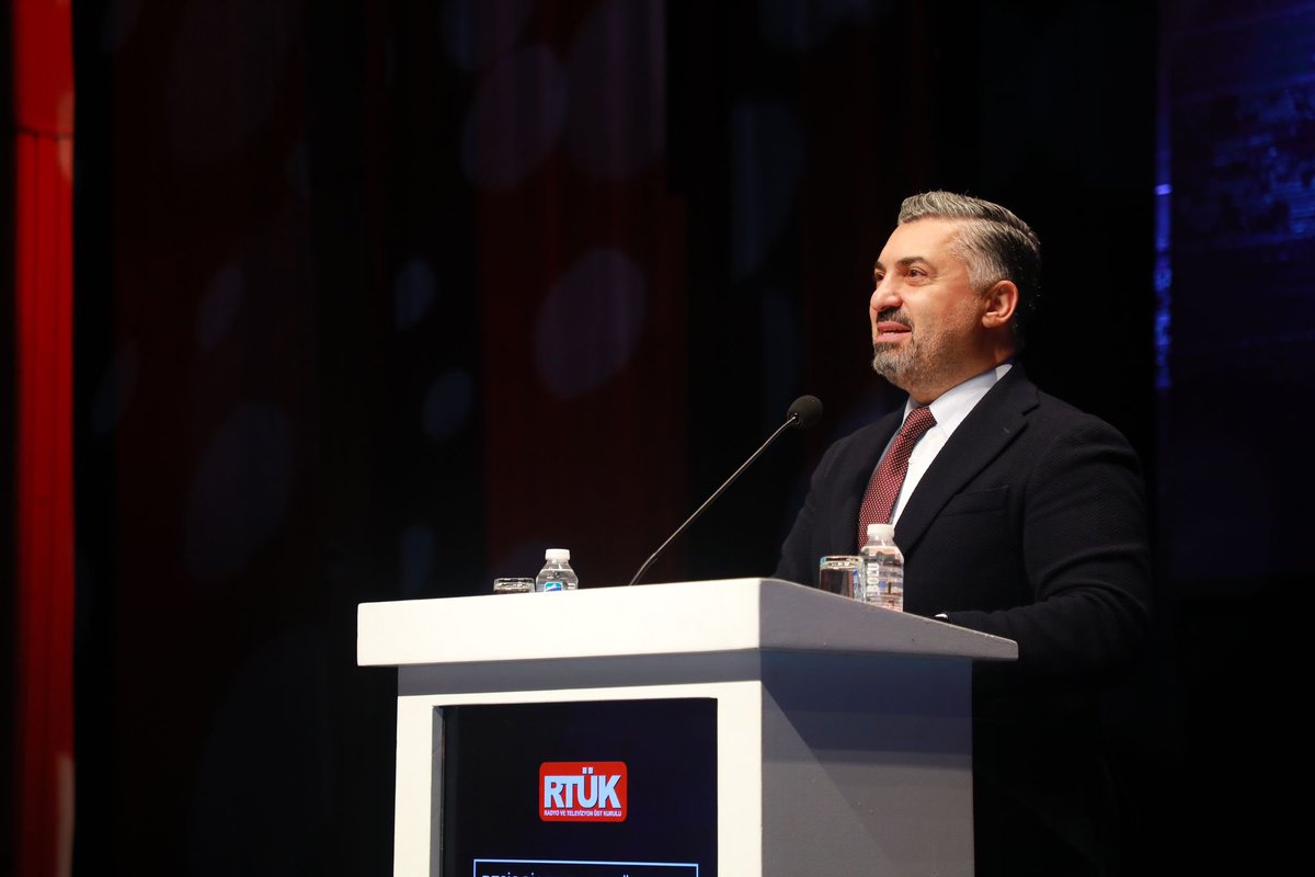 RTÜK Başkanı <a href="/ebekirsahin/">Ebubekir Şahin</a>: “Bir zincir haline getirdiğimiz yerel ve bölgesel yayıncılar buluşmamızla toplamda 53 ilimizin radyo ve televizyon yayıncılarıyla buluşmuş oluyoruz.”