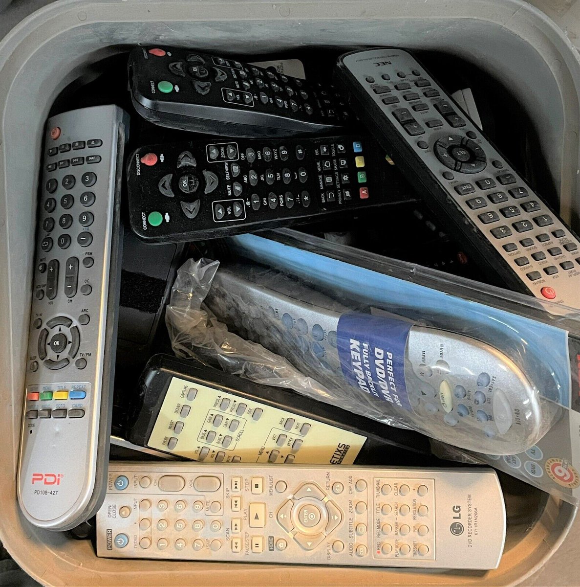 WasteNotRecycli's tweet image. 24lbs Wireless Remote Controls Sony Philips Yamaha RCA LG NEC JVC PDI Lifesize
ebay.com/itm/1756473341…

#WirelessRemoteControl
#UniversalRemote
#RemoteControl
#SonyRemote
#PhilipsRemote
#YamahaRemote
#RCARemote
#LGRemote
#NECRemote
#JVCRemote
