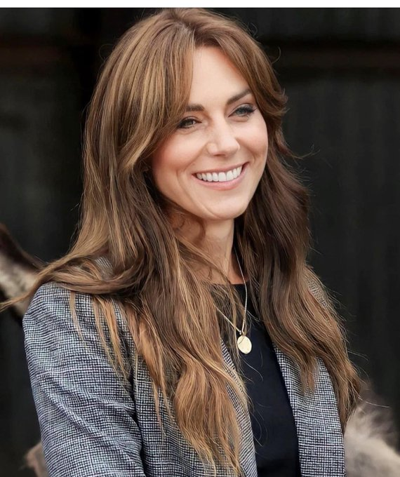 christo34036850's tweet photo. “Elegance comes from being as beautiful inside as outside.” – Coco Chanel♔ HRH 🐝#PrincessofWales #PrincessCatherine #RoyalFamily #RealRoyals #KateTheGreat #TeamWales #icon #Coronation #ghd #vogue #vanityfair #Tatler #iconic
@KensingtonRoyal @RoyalFamily 🏴󠁧󠁢󠁷󠁬󠁳󠁿🇬🇧 https://t.co/x17h5HobFc