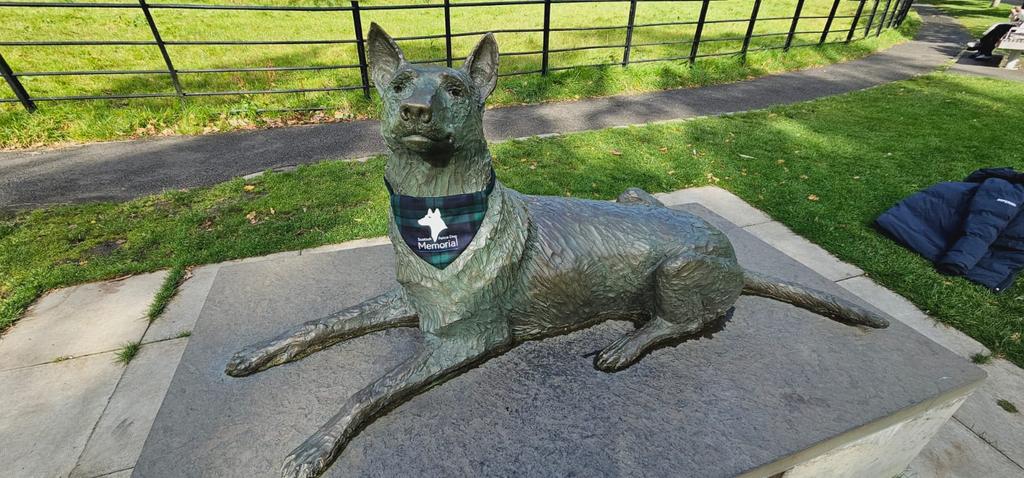 K9Scottish's tweet photo. Today marks a year of the memorial being unveiled, and what better way to celebrate than bringing the future of the Dog Unit to see it π.
Thank you to our lovely friends Elaine, John & Martin who made the collar & took some lovely photos πΈ
#1YearAnniversary #TPDThor https://t.co/WuWUFY3awT