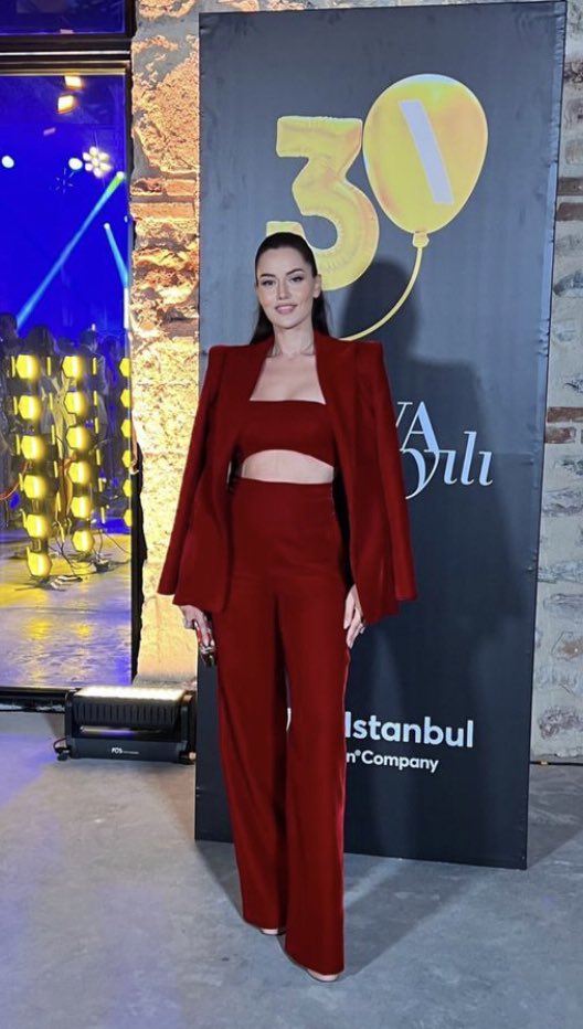 TBWA’nın 30. yaş günü partisinden Fahriye Evcen. 💥