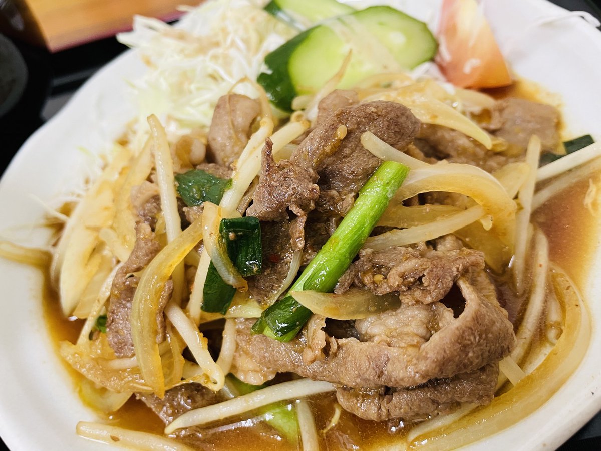 神無月の10月です。出雲は神在月ですね。
 そういえば、まだ月見バーガー食べてないなあ～😱
月見パイも😱💦
めんふぁんの新メニューは、食べました✨
絶賛販売中です❣

鶏肉です🫷焼肉です🫸ひき肉じゃないです🤣

#鳥取市 ＃昼ごはん　#企業公式相互フォロー祭り