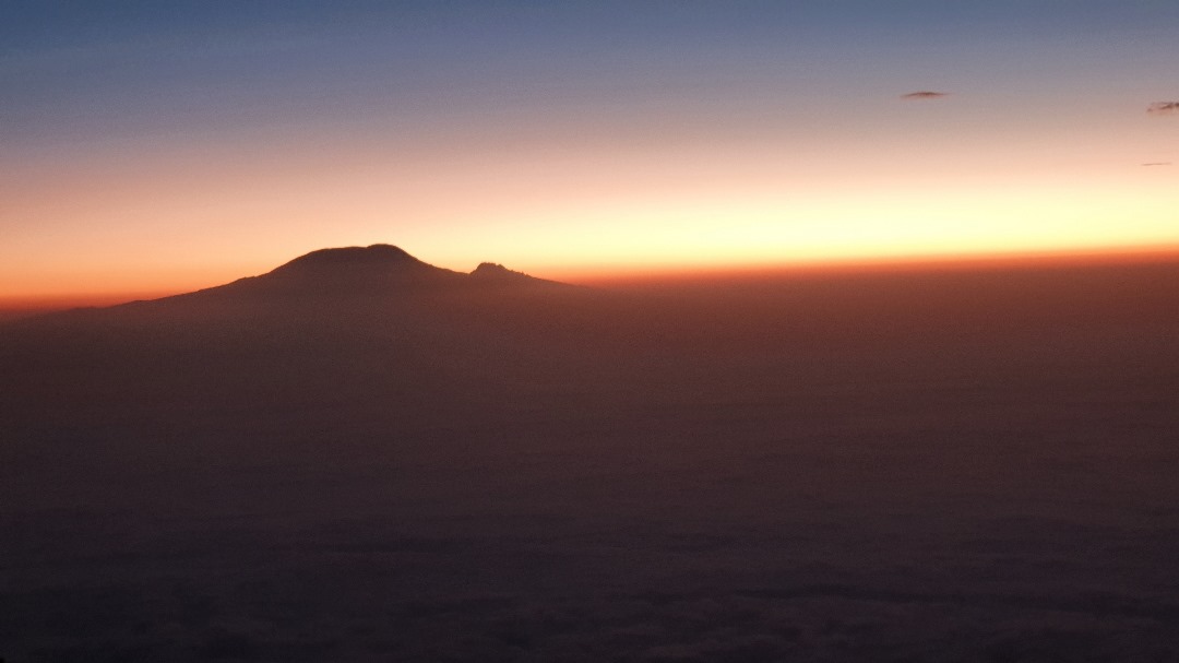 ShahToursTZ's tweet photo. weekend bliss:
Meru's Golden Hour: When the African sun paints the sky in shades of gold, casting a mesmerizing glow over the untamed beauty of Meru National Park. 🌄🦓 #MeruMagic #GoldenHourSplendor"

For bookings and inquires please Email us at info@shah-tours.com https://t.co/EhfHPAdjl3