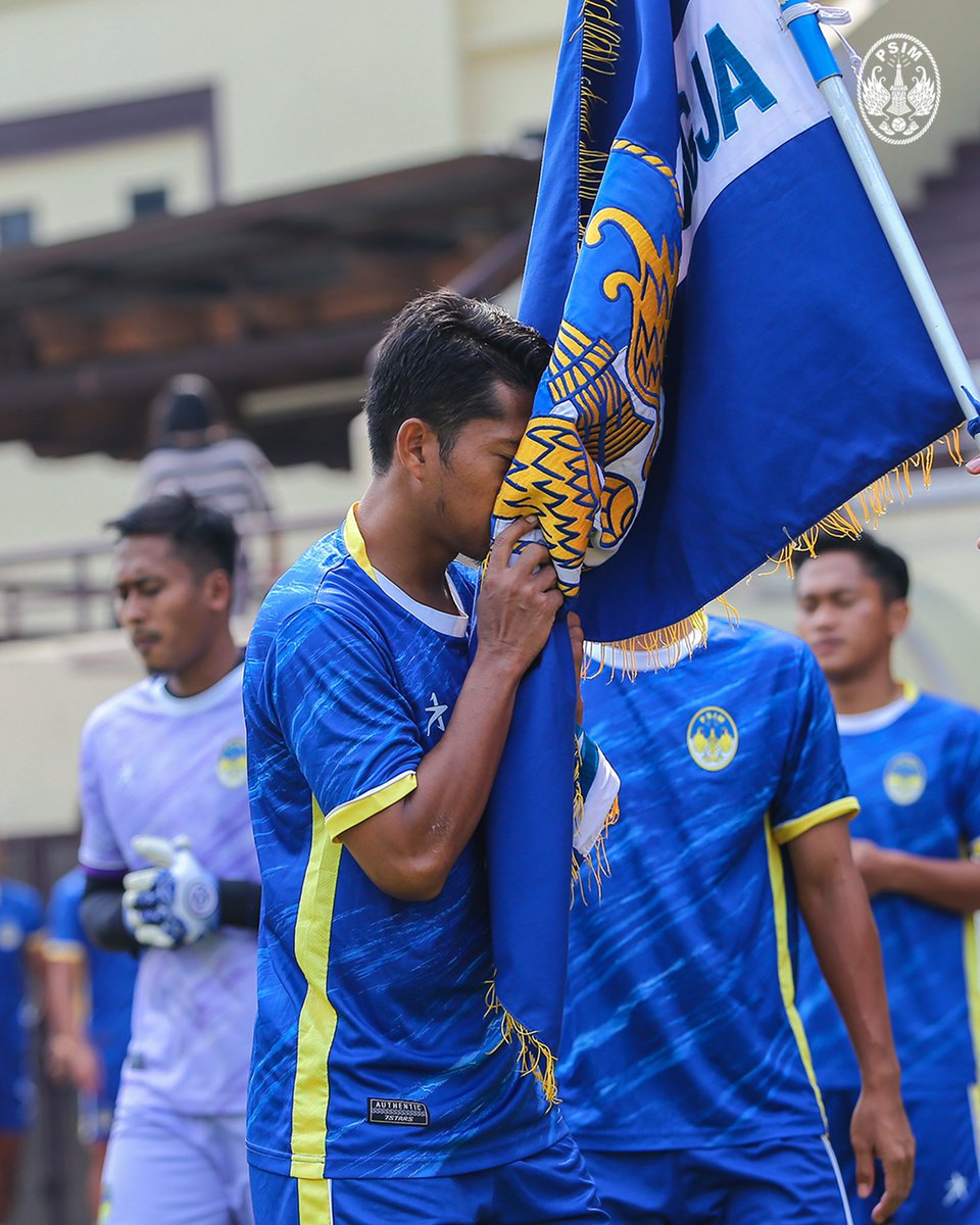 PSIMJOGJA's tweet photo. Panaskan kaki, pacu energi untuk pertandingan sore ini 🔥

#MataramDay
#Bang94Bersama 
#1STIMEWA 
#LaskarMataram 
#AYDK https://t.co/WOy1vb93gc