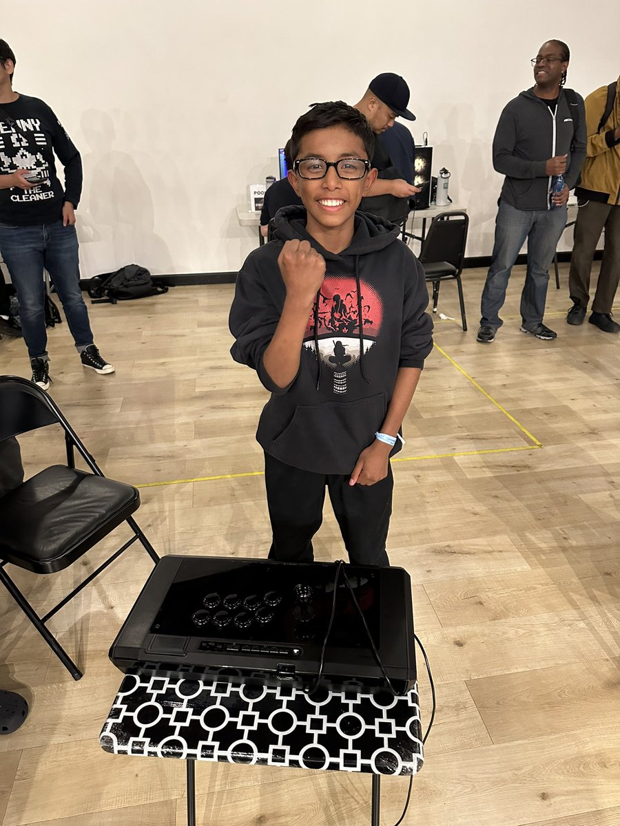 AlexMyersFGC's tweet photo. This 12 year old kid was playing like Daigo and beat me at my local @Game_Realms 😭😭

Motivated the hell out of me to start practicing again, I hope this kid goes super far in the FGC 🫡

Gutzjr gonna be OD, mark my words https://t.co/tUAcZkW2Ey