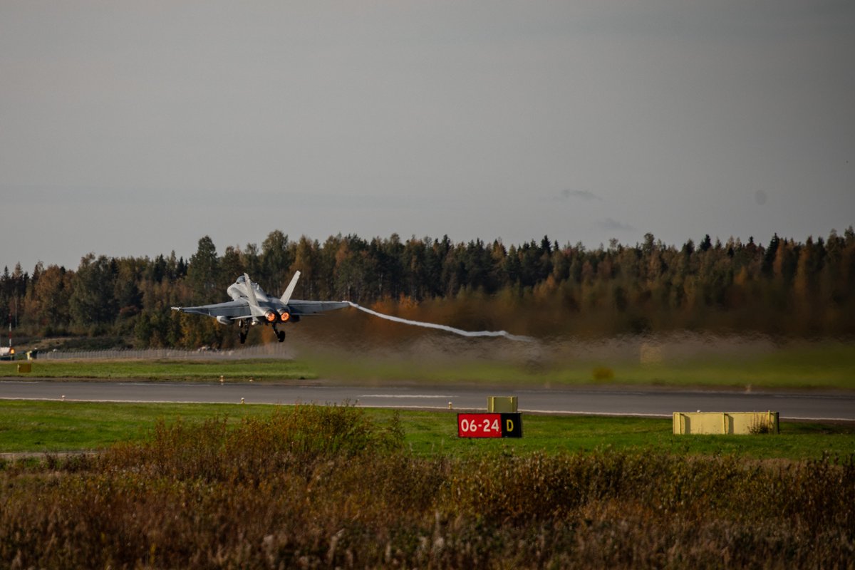 FinnishAirForce's tweet photo. #Ruska23-harjoitus päättyy tänään. Harjoitus kokosi yhteen kaikkiaan noin 60 ilma-alusta ja 4500 sotilasta. Mukana oli myös ulkomaisia lento-osastoja. Lue lisää: https://t.co/qVn2bGozLV
Kuvat: Puolustusvoimat / Combat Camera
#ilmavoimat @KarjalanLsto #satlsto @Laplsto #comcamfi https://t.co/bSb88IFwgi