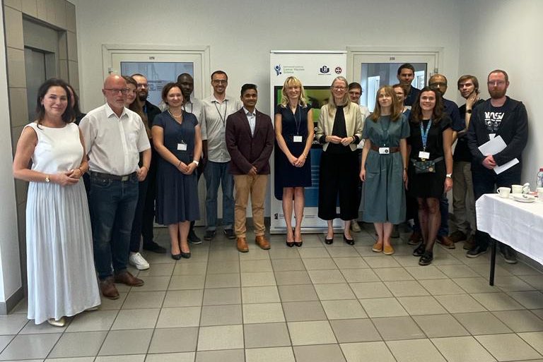 AnnaClunes's tweet photo. Thanks to @ic2_vs for talking about work on cancer vaccines.  Your passion and innovation is inspiring! Centre inspired by collaboration between @Uniwersytet_GD and  @EdinburghUni https://t.co/ms9vHE0SVF