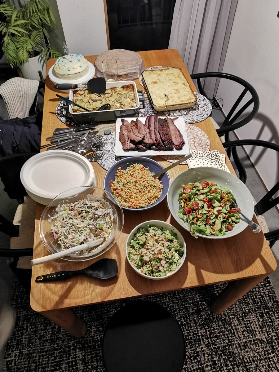 seelawrie's tweet photo. man's gotta eat.
grateful for family.
RT if you'd like to break bread.
come to NZ, the big suns will look after you 🙏
#brisket #21hours #cooking
@TraegerGrills
https://t.co/jratfM6M90 https://t.co/qibuYbmDXF