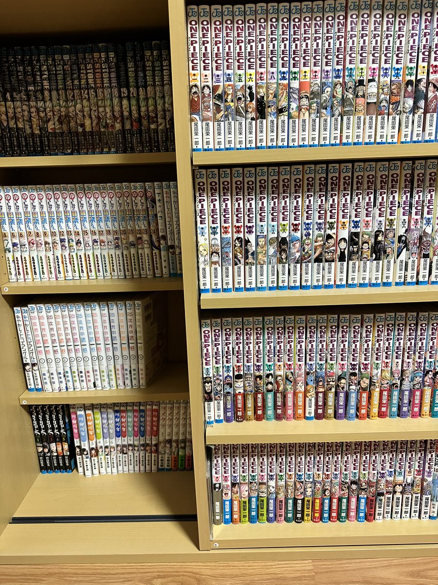 jack2486emp's tweet photo. 自分の持ってる漫画何冊あるか調べました！疲れました😅
合計2567冊でした📚本棚晒す程本棚は無いです😅
#本棚晒す https://t.co/0hpzQij9gR