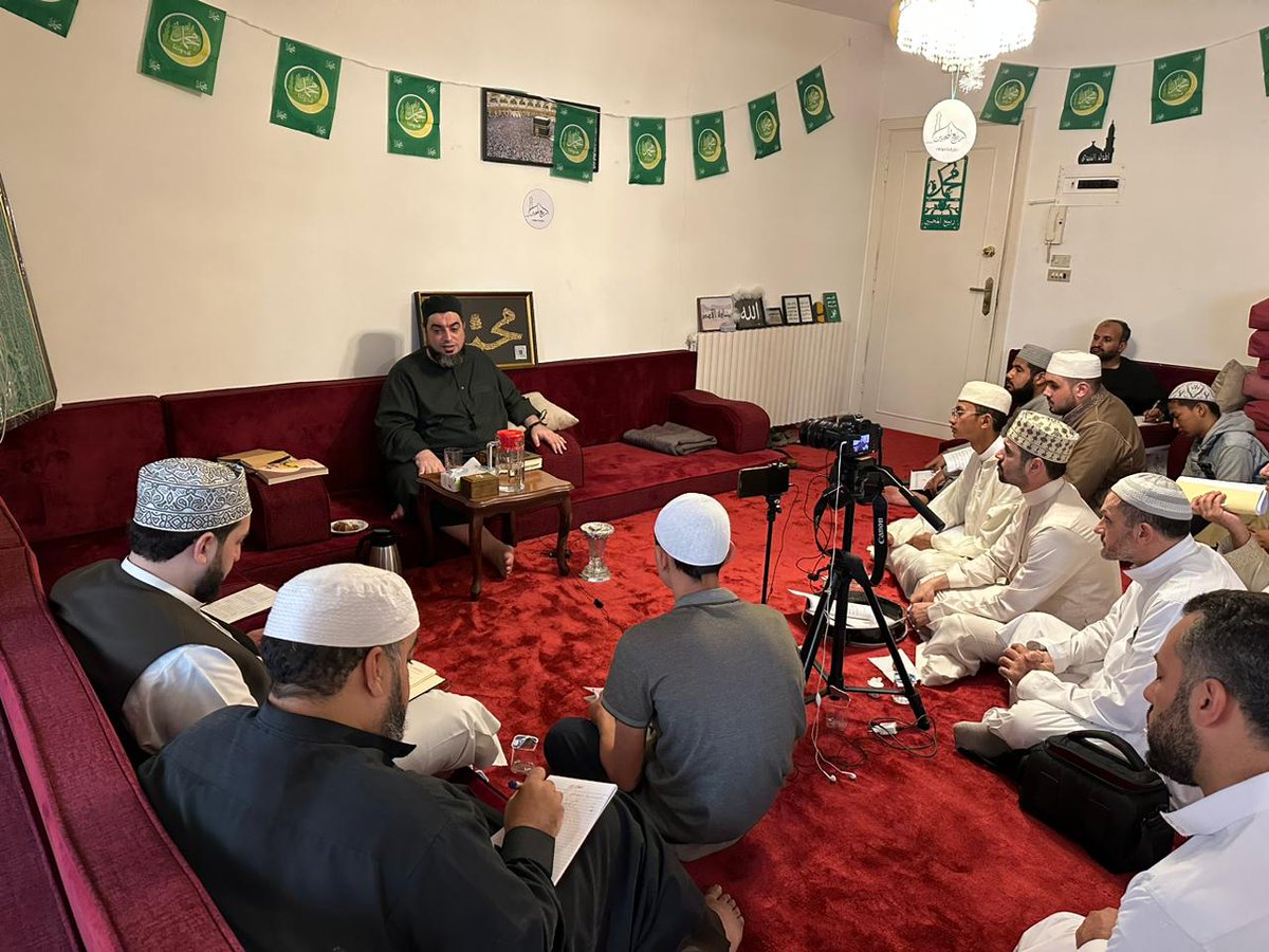 ابتدأنا مع الأحباب والطلبة في عمان بقراءة متن نظم الغزوات مع انتصاف شهر ربيع الأول الأنور.. أعاد الله علينا من بركات شهر الولادة الشريفة ما تتجدد به أنوار المعرفة والمحبة والاتباع له صلى الله عليه وآله وسلم