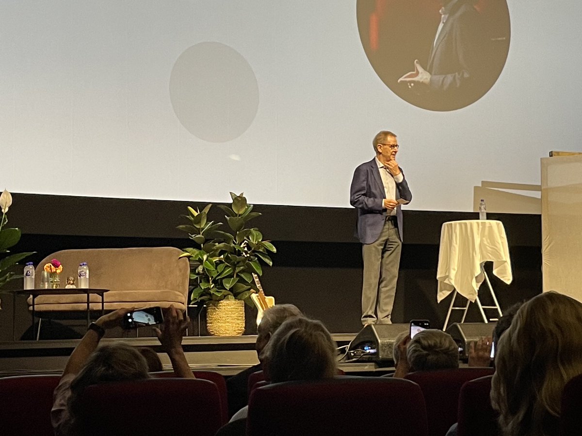 Og så er vi i gang ⁦<a href="/poulnyrup/">Poul Nyrup</a>⁩ ⁦<a href="/Trinedenmark/">Trine Hammershøy</a>⁩ #psykiatritopmøde ⁦<a href="/DSNetvaerk/">Det Sociale Netværk</a>⁩