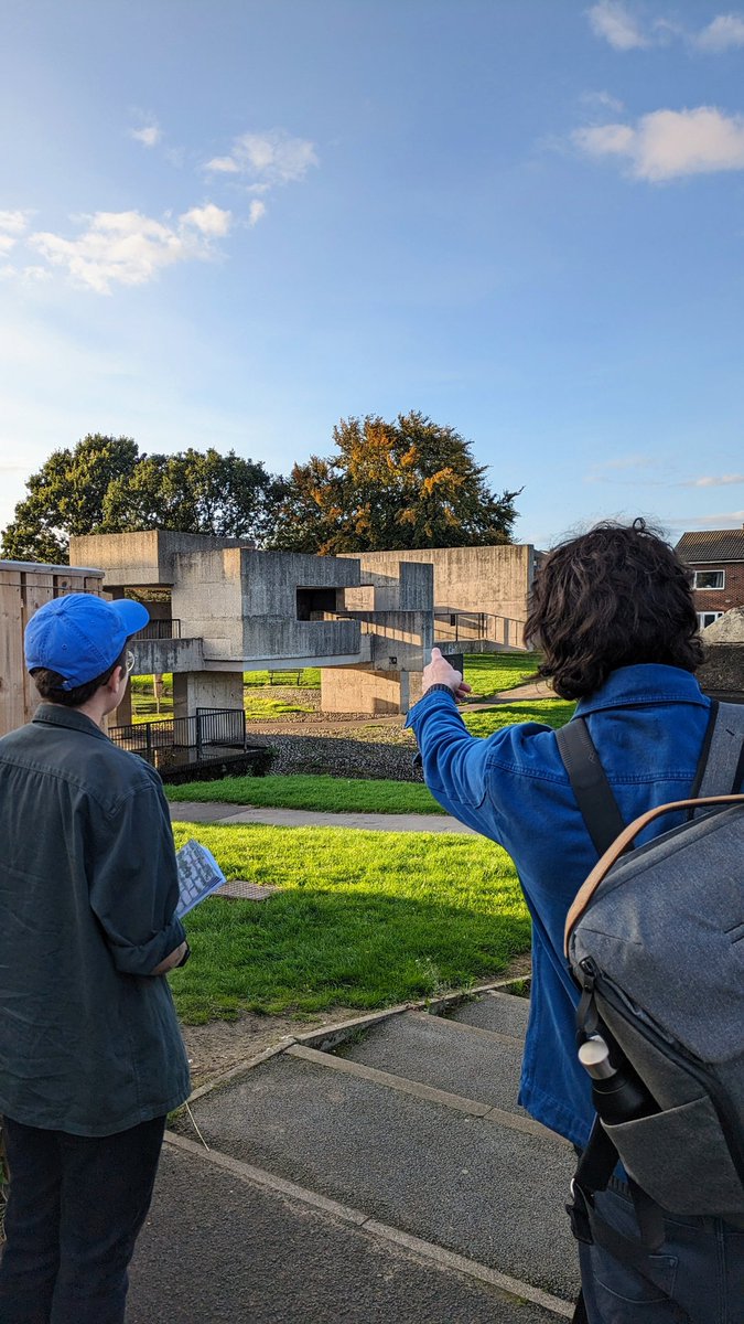 EmptyShop's tweet image. We had a lush afternoon yesterday, documenting and distributing zines in #Peterlee with @grohllikeatroll &amp;amp; @carl___joyce. 

You can find them in Castle Dene Shopping Centre and Community House (@NoMoreNowt&apos;s base) for now. More places next week. 😁

#BuildingCulture