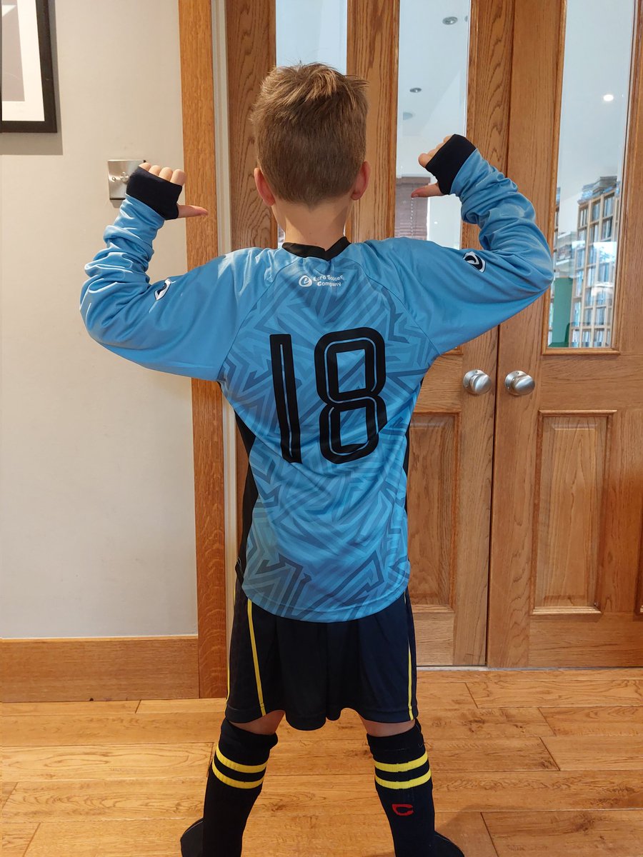New kit for my boy's team today, he's the new @wes_foderingham ! ⚔️ #twitterblades