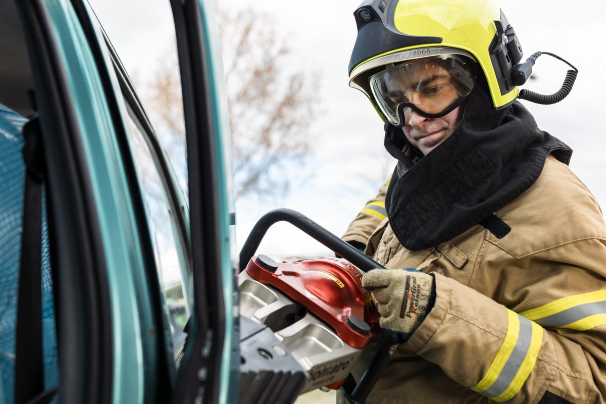 Als de pieper ’s nachts gaat helpt
mijn vrouw zelfs graag om te
zorgen dat ik snel op weg kan,
bijvoorbeeld door beneden alvast
het licht voor me aan te doen.' -
Marco
Word brandweervrijwilliger, meld
je nu aan via
gabijdebrandweer.nl