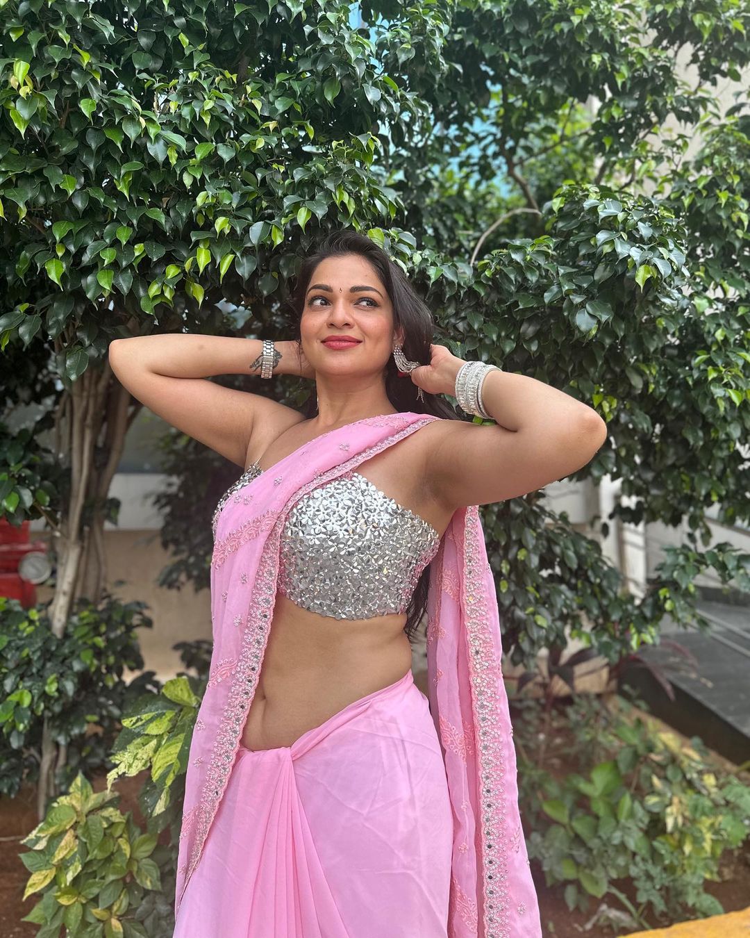 F7QiFm7WAAAw72H?format=jpg&name=large