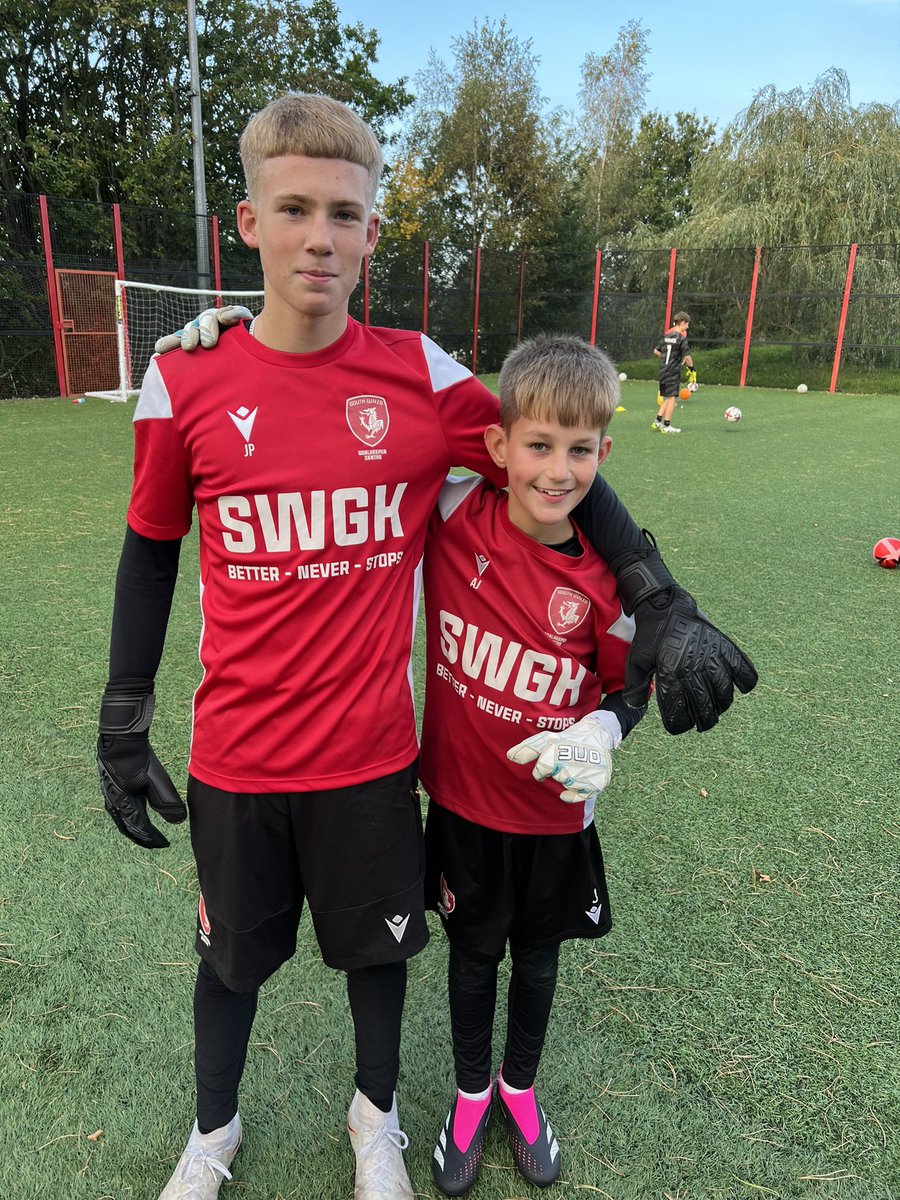 SouthWalesGK1's tweet photo. Good luck to Jay & Ashton playing this weekend for Newport County Academy U15 & U11 🧤 https://t.co/Jh3Gy0mClS