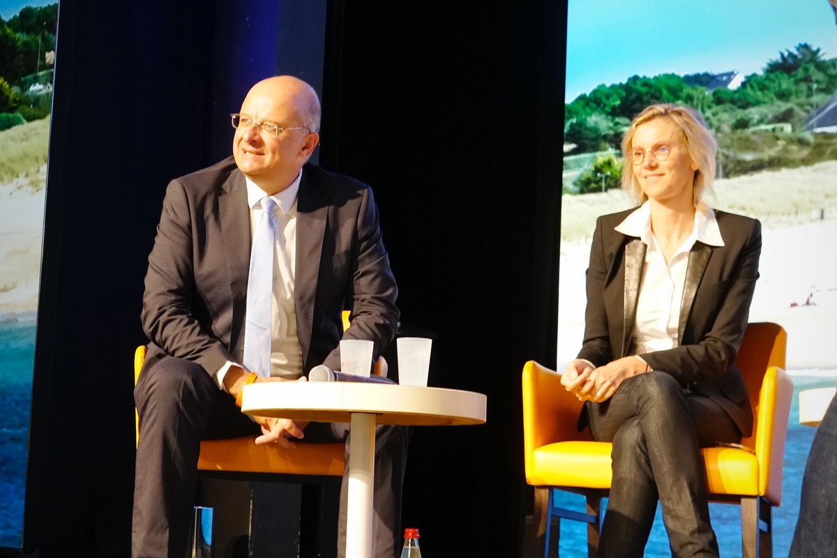 GrudlerCh's tweet photo. Oui, nous agissons pour l'indépendance de l'Europe 🇪🇺
et donc de la France 🇫🇷

Autonomie stratégique pour notre énergie ⚡️, industrie 🏭, alimentation 🌾, numérique 💻, espace 🚀...

Plaisir d'intervenir aux côtés de @MFesneau @AgnesRunacher @McMarghem @sebastien_abis 
#URMoDem https://t.co/l7FwR8QNpl