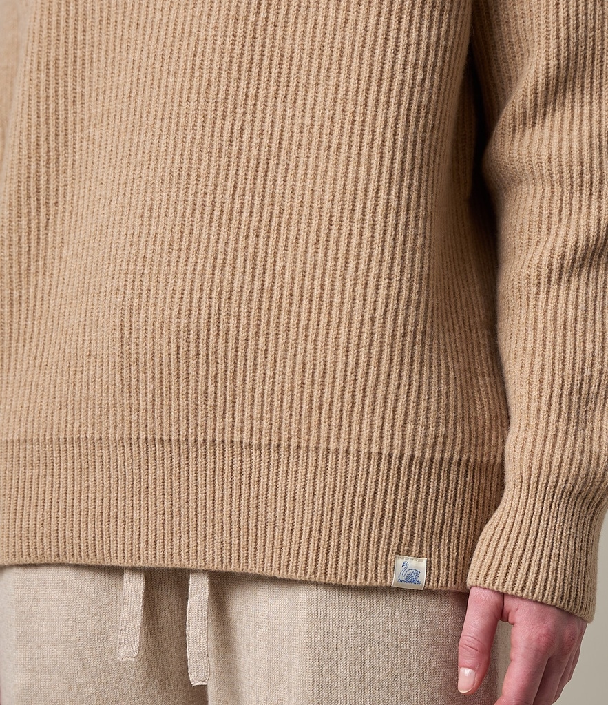 MerzbSchwanen's tweet photo. GOOD KNITWEAR⁠
KEEPING YOU WARM DURING COLD DAYS⁠
⁠
What's a true basic for when temperatures begin to drop and winter looms on the horizon? It's cozy yet cool knitwear!⁠

These versatile pieces are always perfect for your cool layering looks.

#merzbschwanen #knitwear https://t.co/LEEiUjkwj4