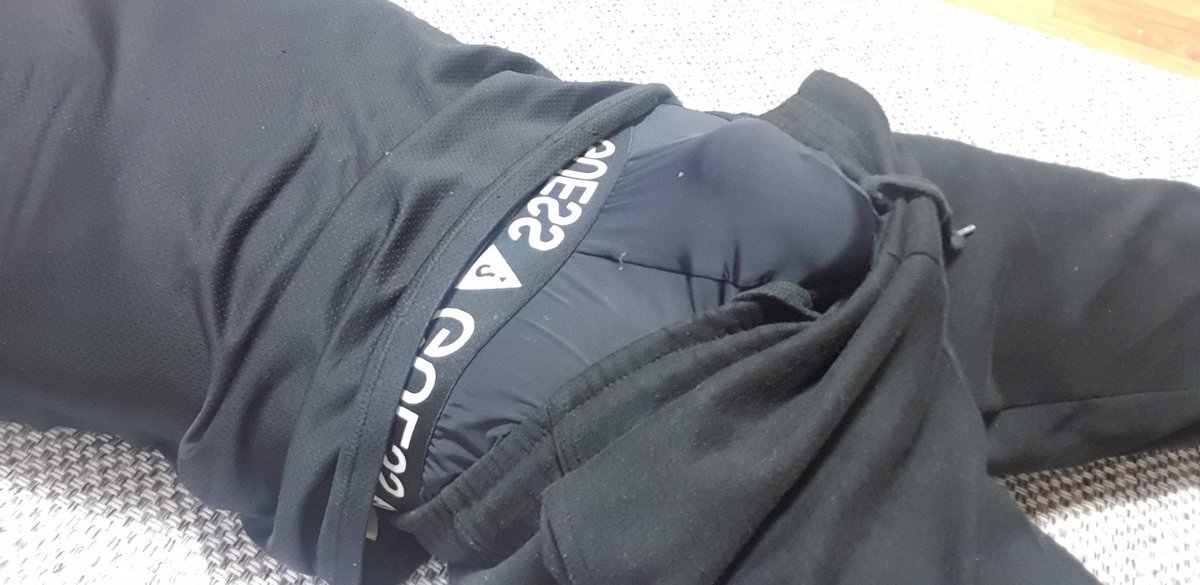 M69_Quy's tweet photo. 촉감이 정말 좋고, 매우 크고, 정액이 달콤하고, 자지 냄새가 좋습니다. 

#bigbulge #outdoor #exhibtionism #exhib #bigcock #underwear https://t.co/UDcFIw7Npz