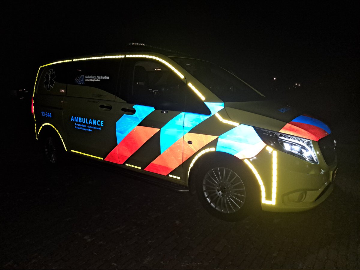 Laatste dag van de "rabbit" rijopleiding. Rijden in donkere omstandigheden. Donker was het zeker buiten de stad. In de stad weer teveel verlichting. Voor de cursisten de taak om hier goed op te anticiperen. k wens de cursisten veel succes met het assessment.😎👍 @AmbuAmsterdam