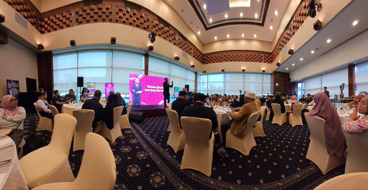 Thecryptokhat's tweet image. 🚀 Titanium Meetup Singapore. Don't miss a moment of the action. 🔥 #TitaniumMeetupSG #Cryptokhat #nft