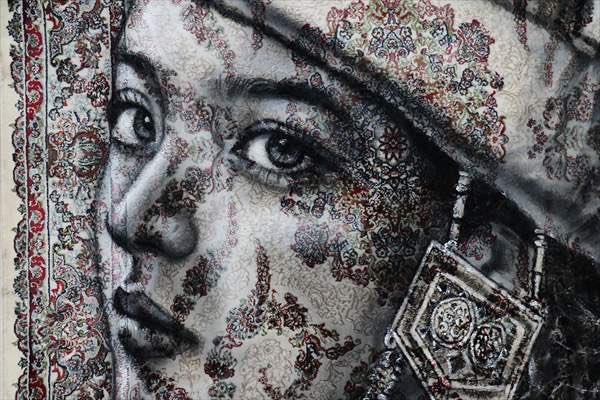 MKuspan's tweet photo. ⚜️• Kazak ressam Asel Sabyrcankyzy, halıya çizdiği renkli resimleriyle sosyal medyada beğeni topluyor 

https://t.co/Bll0PRxgNv https://t.co/NSulk8faI7