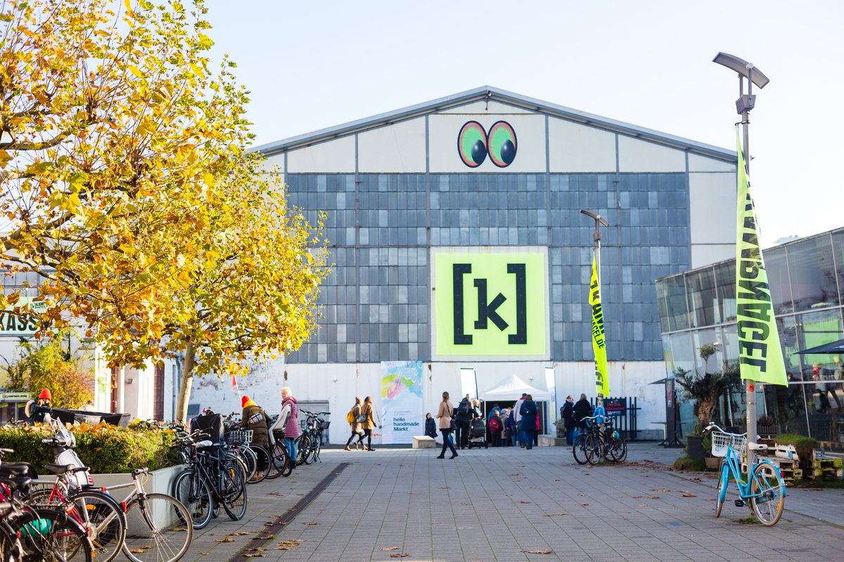 Vorfreude ist die schönste Freude! Erinnert ihr euch noch an den runden #hellohandmade Geburtstag 2019 auf #Kampnagel Schaut mal hier:
myalbum.com/album/WhmAv7SQ… 📷  Streicht euch den 12.11. 2023 dick im Kalender an und kommt vorbei :) #hamburg #kampnagel