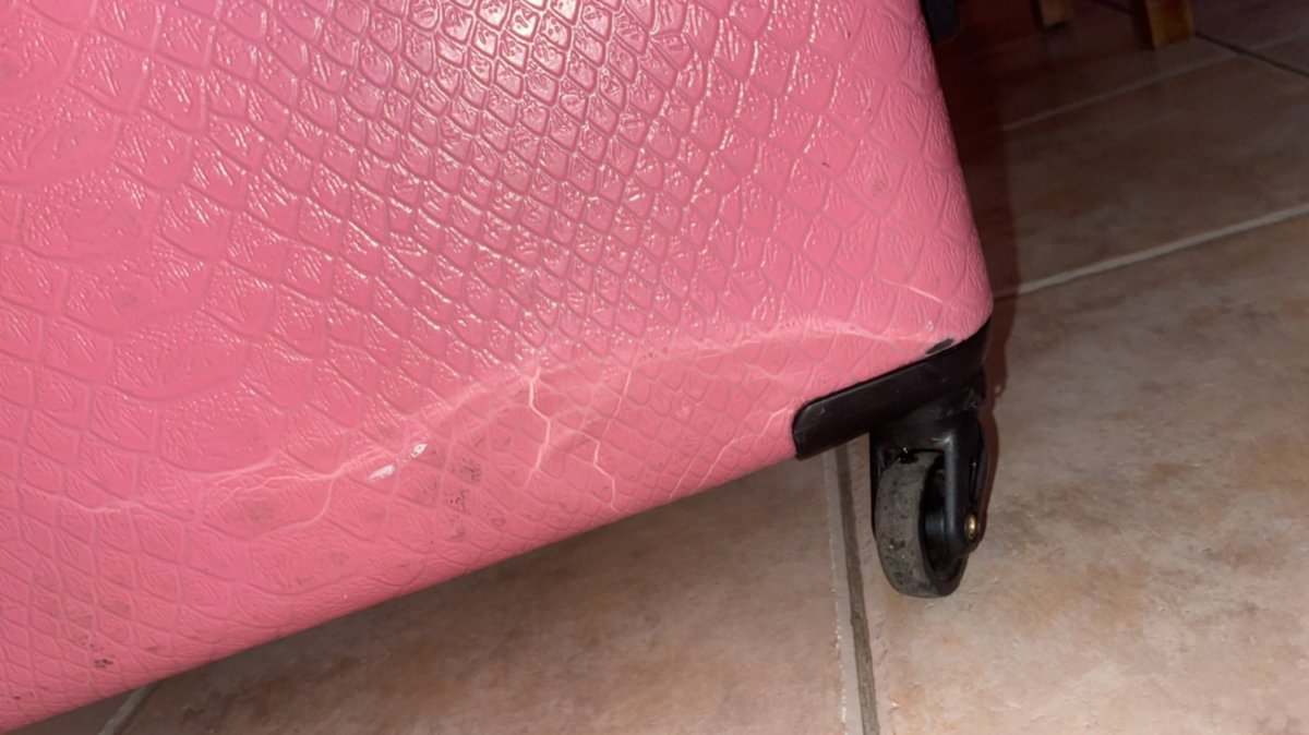 chelsclegg's tweet photo. @askryanair you absolute jokers. 

Smash up a £90 suitcase iv owned for 12 months and won’t pay out despite having evidence and receipts !!!! Absolute piss take of an airline https://t.co/ENi6VIwxPh