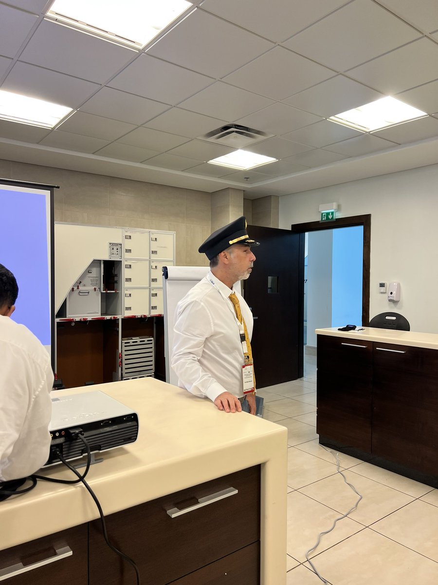 doctorloay's tweet image. يوم جديد و كورس #IMES_course جديد