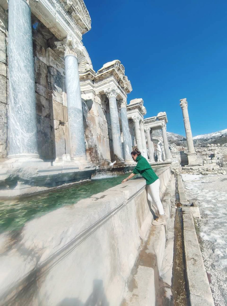 antiksehirler's tweet photo. Sagalassos’un en belirgin yapısı muhteşem Antoninler çeşmesidir. Sagalassos, küçük Asya’da belki de terk edildiği günden günümüze kadar en iyi korunagelmiş antik yerleşimlerden biridir. 

#sehrininfarkınavar Burdur📌 https://t.co/iRgZLV9mWP