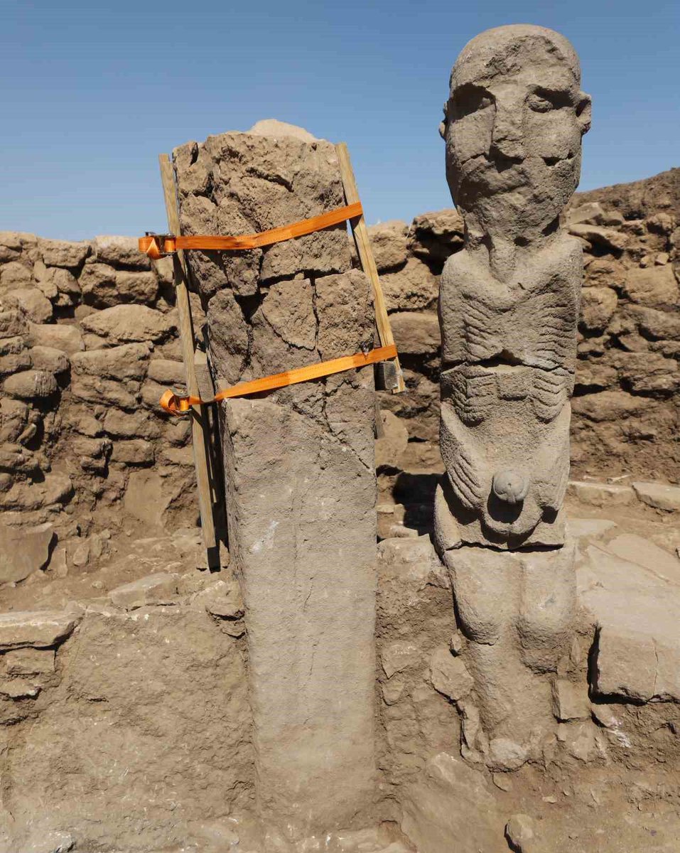 Karahantepe’de sürdürülen kazı çalışmalarında dönemin en gerçekçi heykellerinden biri gün ışığına kavuşturuldu.