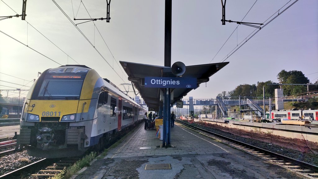 laventureduquai's tweet photo. C'est une belle journée pour prendre le train 🚊
Voyager sur la #Hell161 💪
Poser des questions ❓
Et peut-être obtenir quelques réponses 🙂
#surlequai #liredansletrain
@NoraGaspard 👋 https://t.co/2kyYsJRSuR