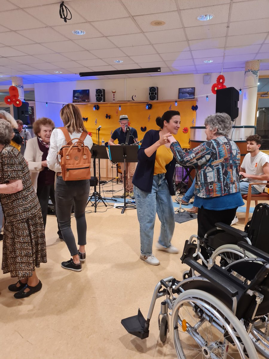 BMemoire35's tweet photo. Clôture de la 3e édition #SeptembreOrange
MERCI à toute l'équipe de @StCyrRennes @bachyjulien d'avoir coloré cette journée #BigUp #Rennes #Inclusion #Convivialité #Solidarités https://t.co/2YrrA8UXI7