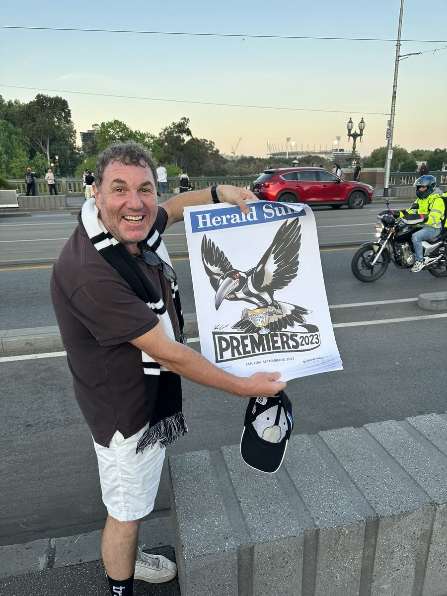 andrewjwalsh's tweet photo. What a day, moved between pub and outside the MCG but on what a feeling #AFLGF #MagpieArmy https://t.co/uFOHDUYjyr