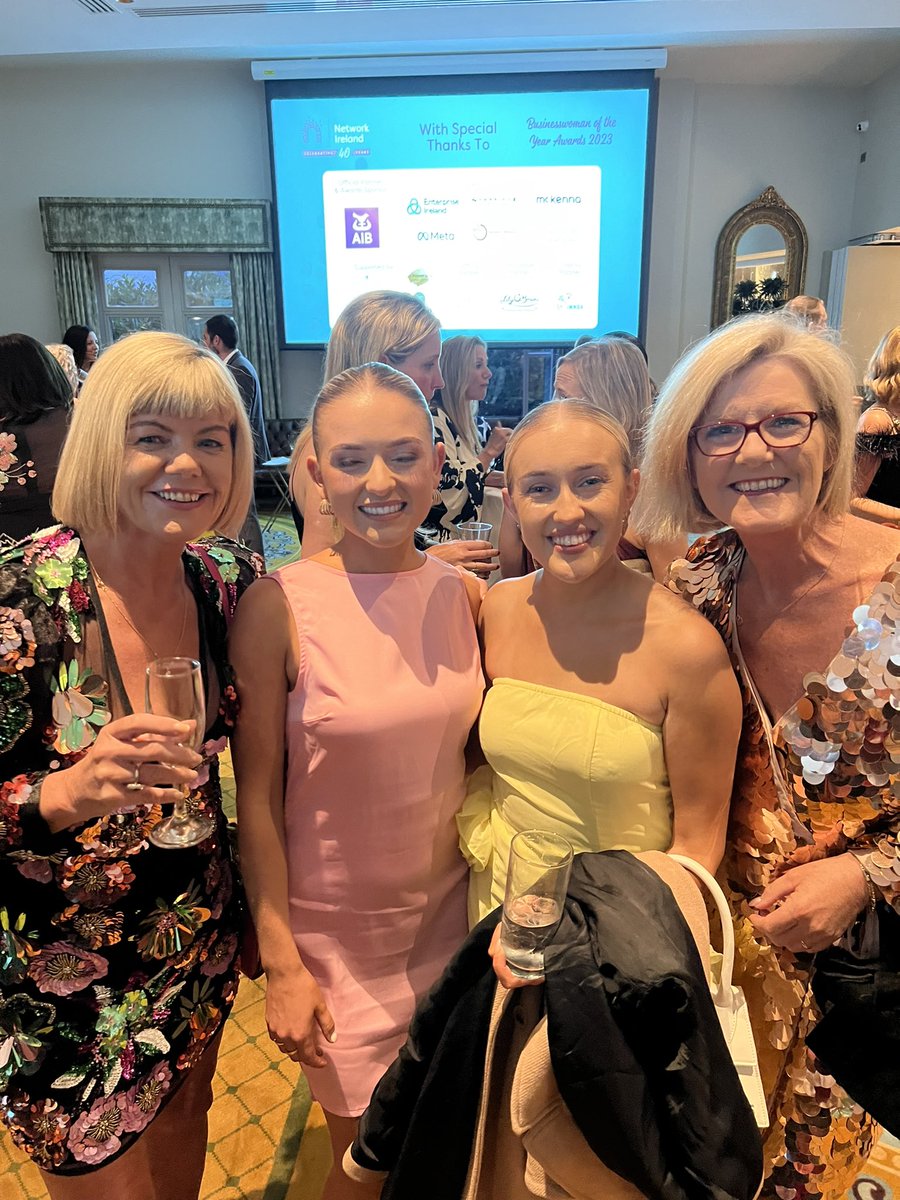 KaysFlowerSchool Dee tweet media