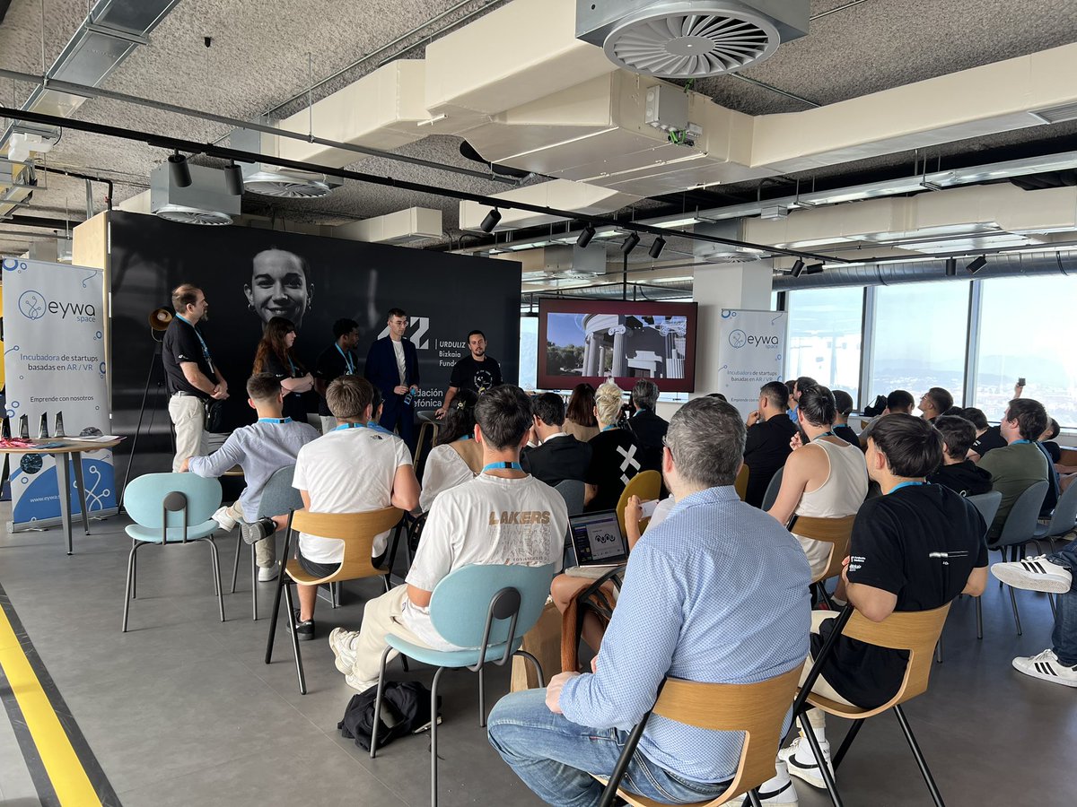 42UrdulizFTef's tweet image. Ideia eta aurkezpen oso interesgarriak #TrinityTech hackathonean parte hartu duren taldeen eskutik bere azkenengo jardunaldian 👏 #42UrdulizFtef @EywaSpace